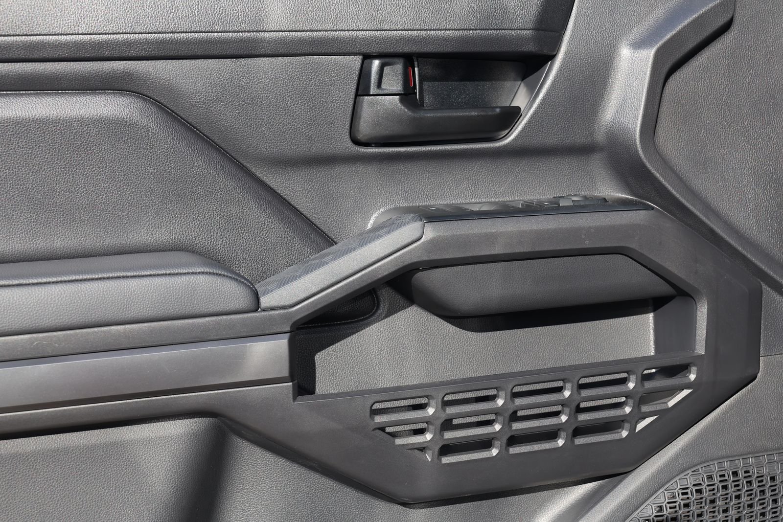 2025 Toyota Tacoma SR5 - Photo 26