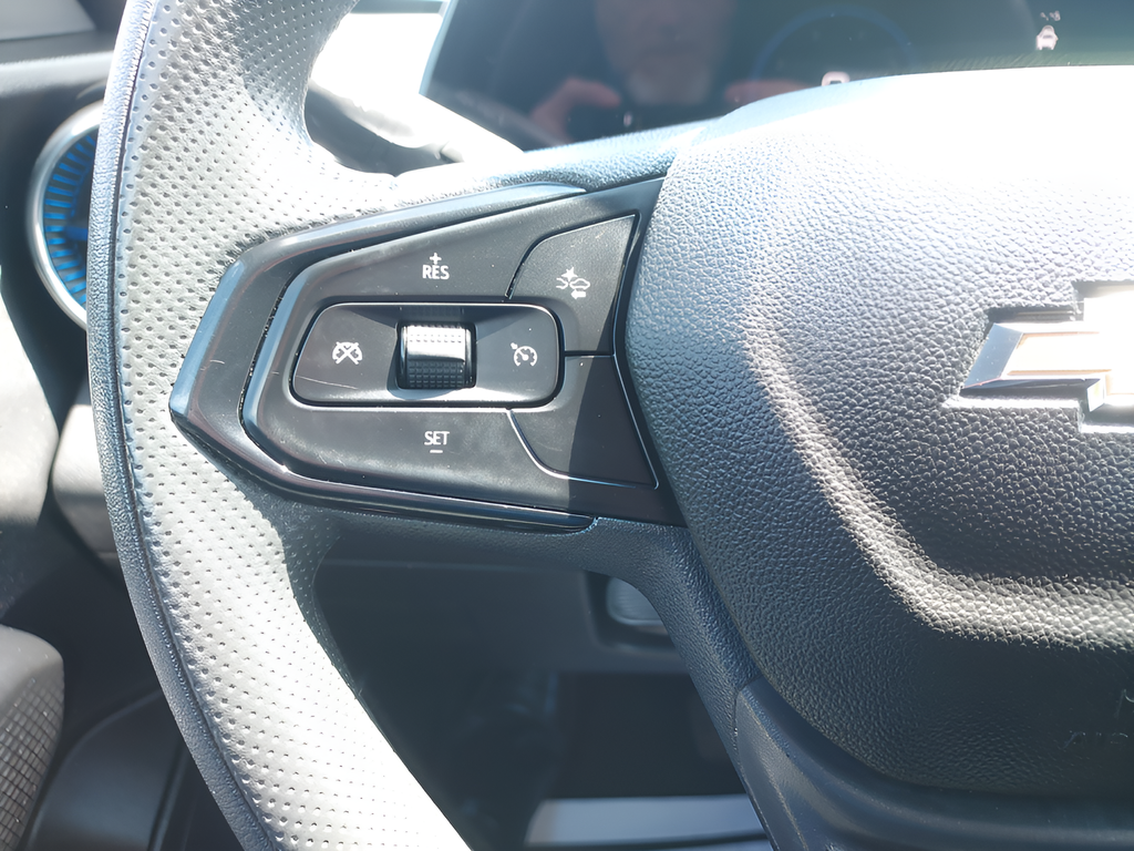 Used 2025 White Chevrolet LT image 11