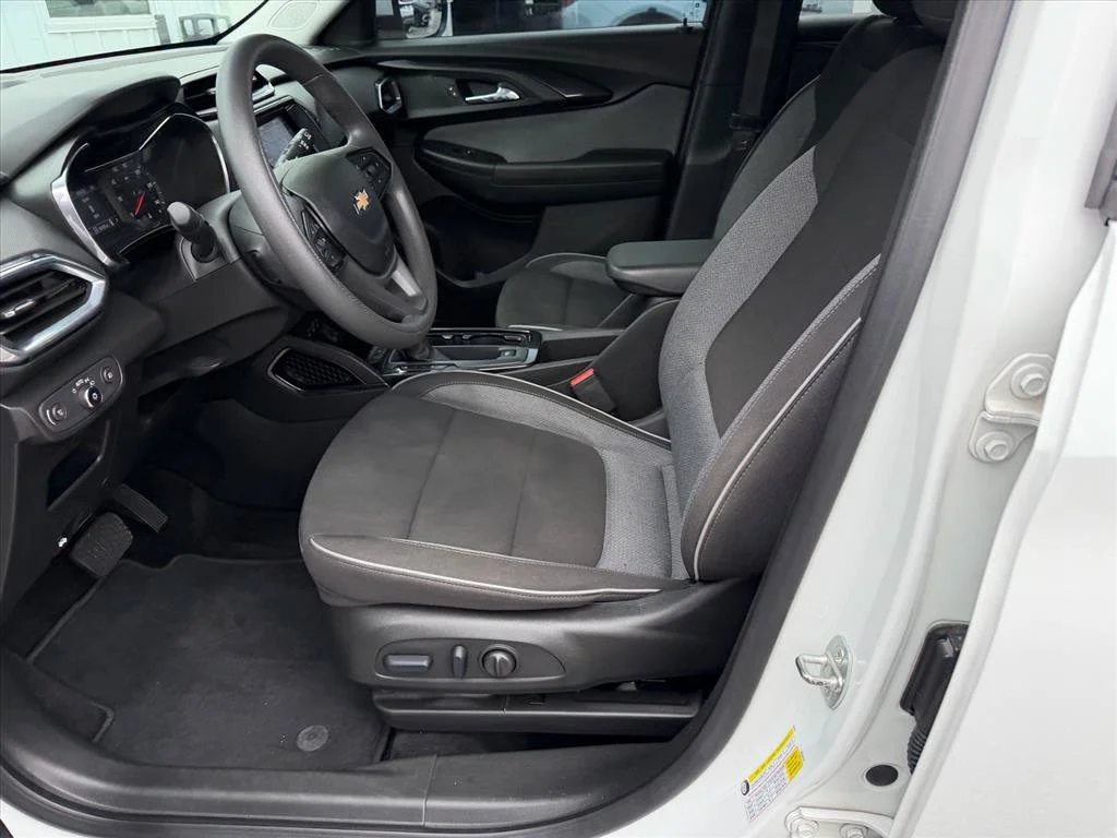 Used 2023 White Chevrolet LT image 8