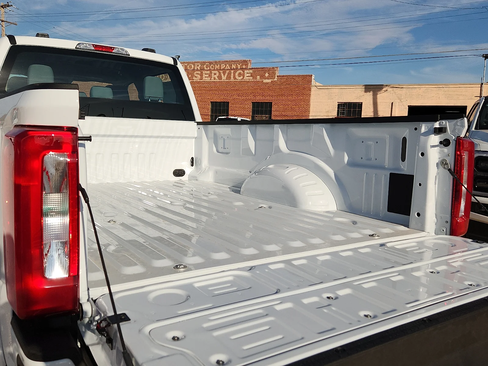 New 2027 Oxford White Ford XL image 12