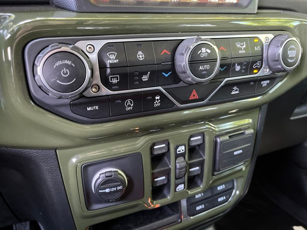 Used 2021 Green Clearcoat Jeep Overland image 42