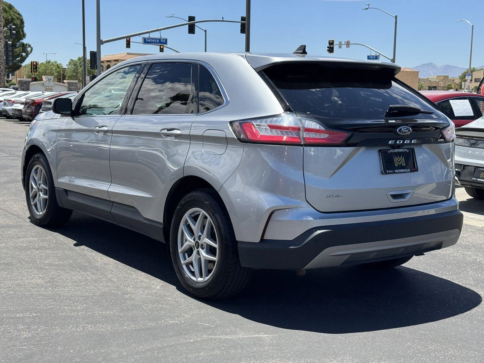 Used 2023  Ford SEL image 4
