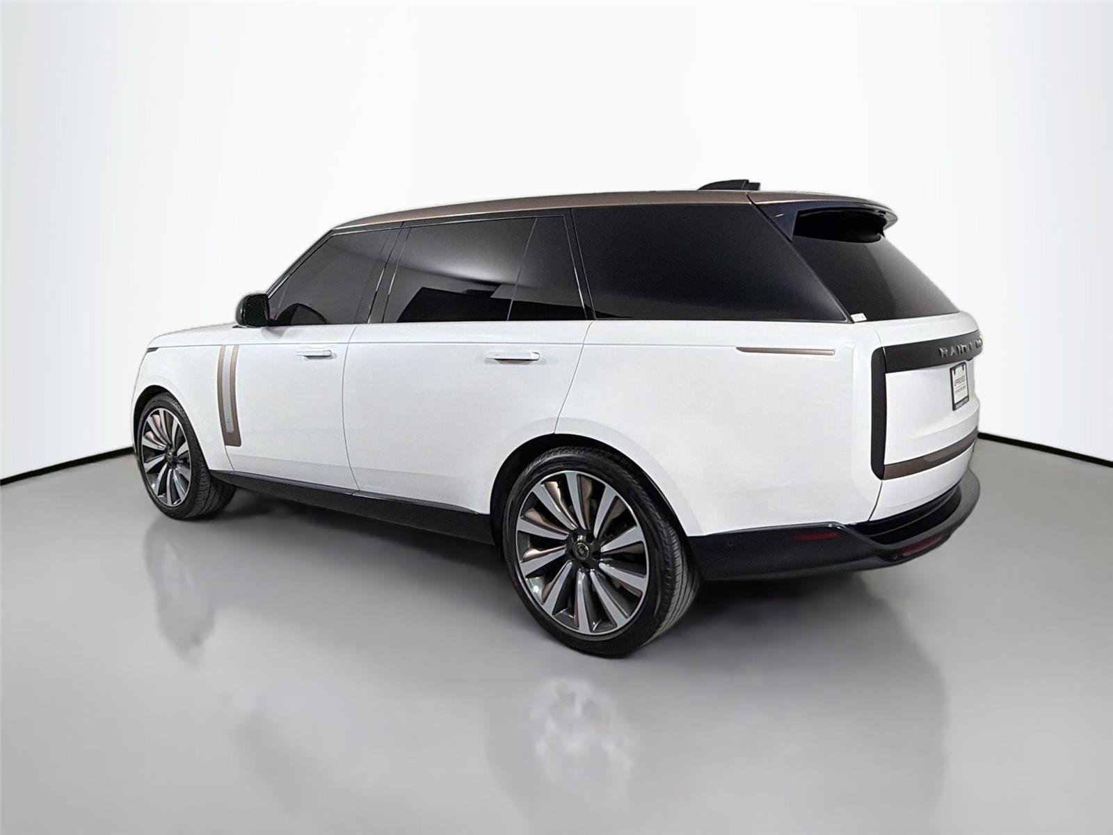 Certified Used 2022 Icy White Gloss Land Rover SV LONG WHEELBASE image 7