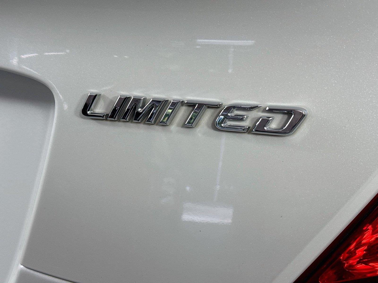Used 2019 Blizzard Pearl Toyota Limited image 14