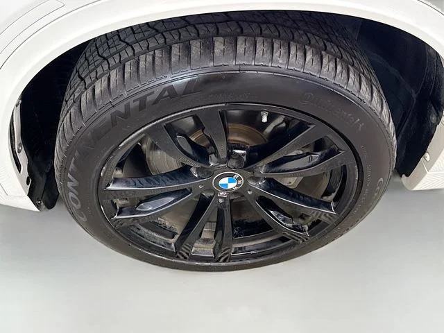 Used 2017 White BMW xDrive50i image 33