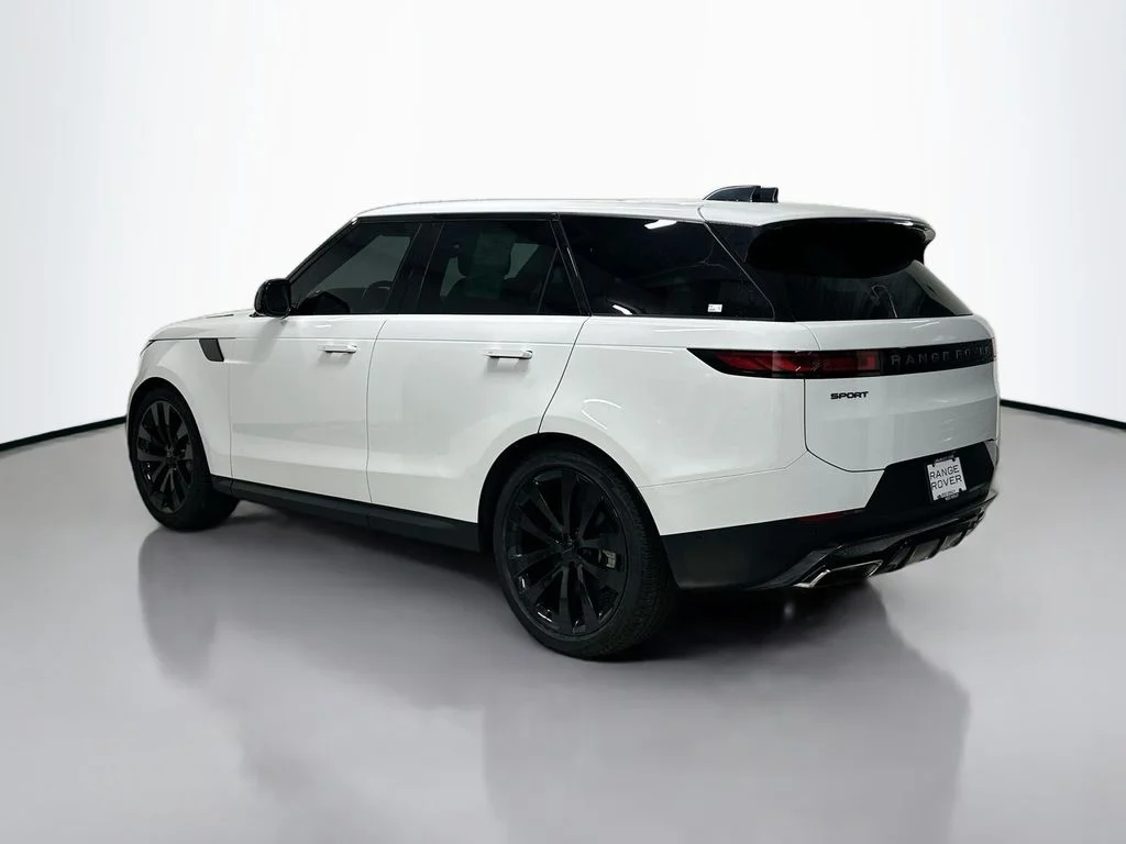 Used 2024 Fuji White Land Rover SE image 3