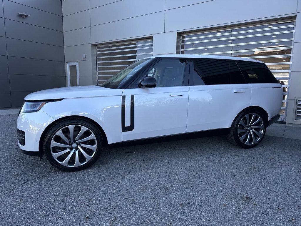 Certified Used 2024 Icy White SV Bespoke Special Effect Gloss Land Rover Autobiography image 3