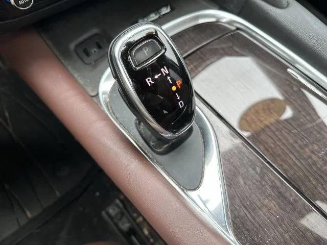 Used 2018 White Buick Avenir image 24