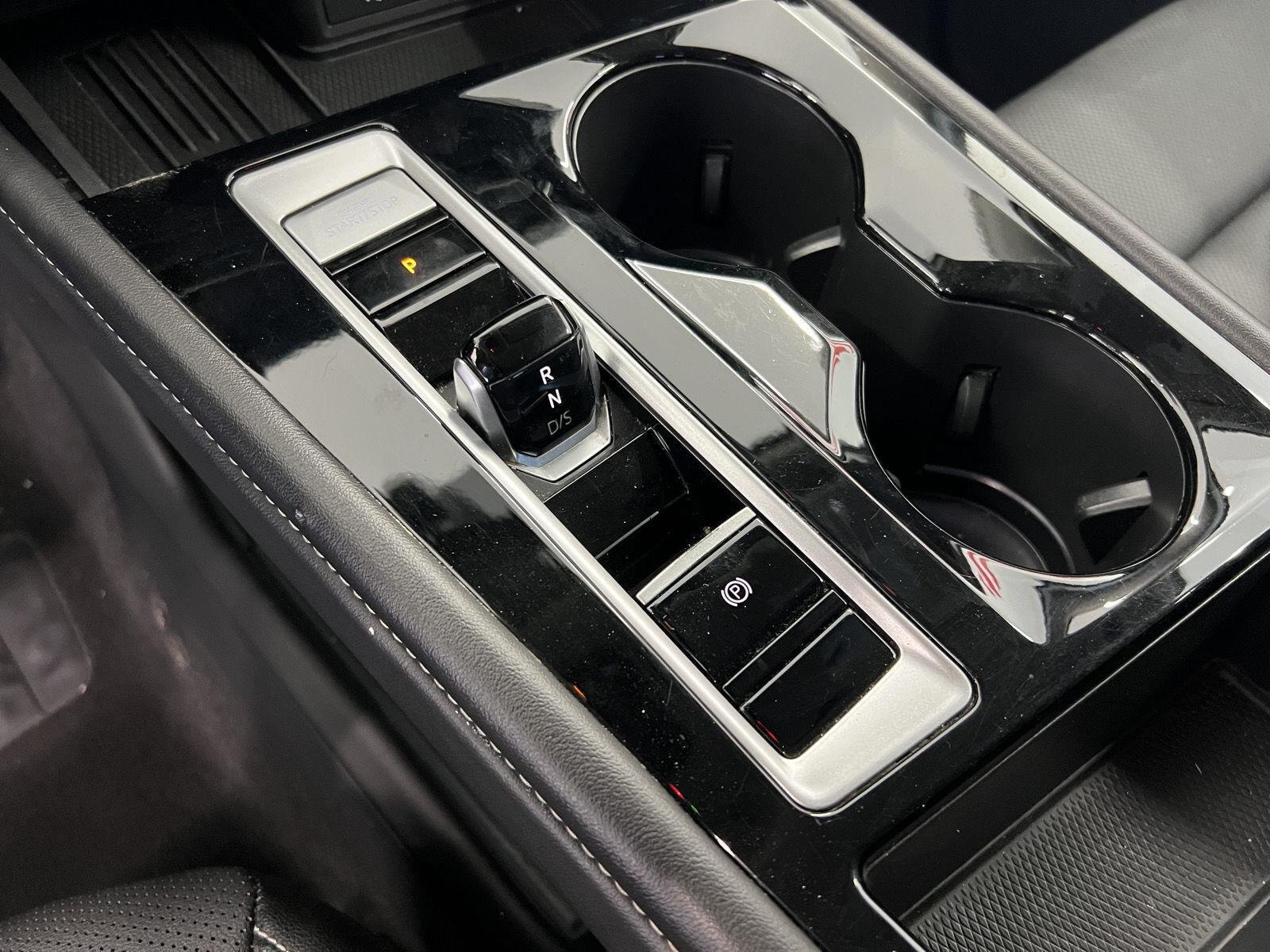 2025 Volkswagen Atlas SE w/Tech - Photo 17
