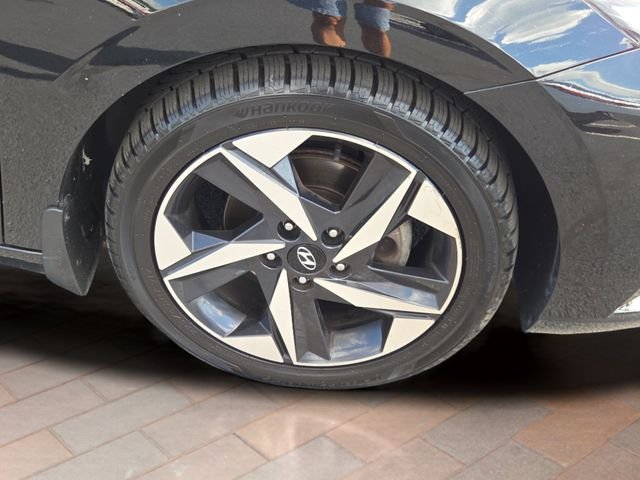 Used 2022 Black Hyundai SEL image 23