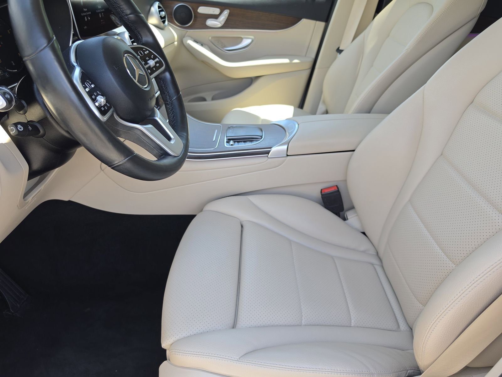 2022 Mercedes-Benz GLC GLC300 - Photo 16