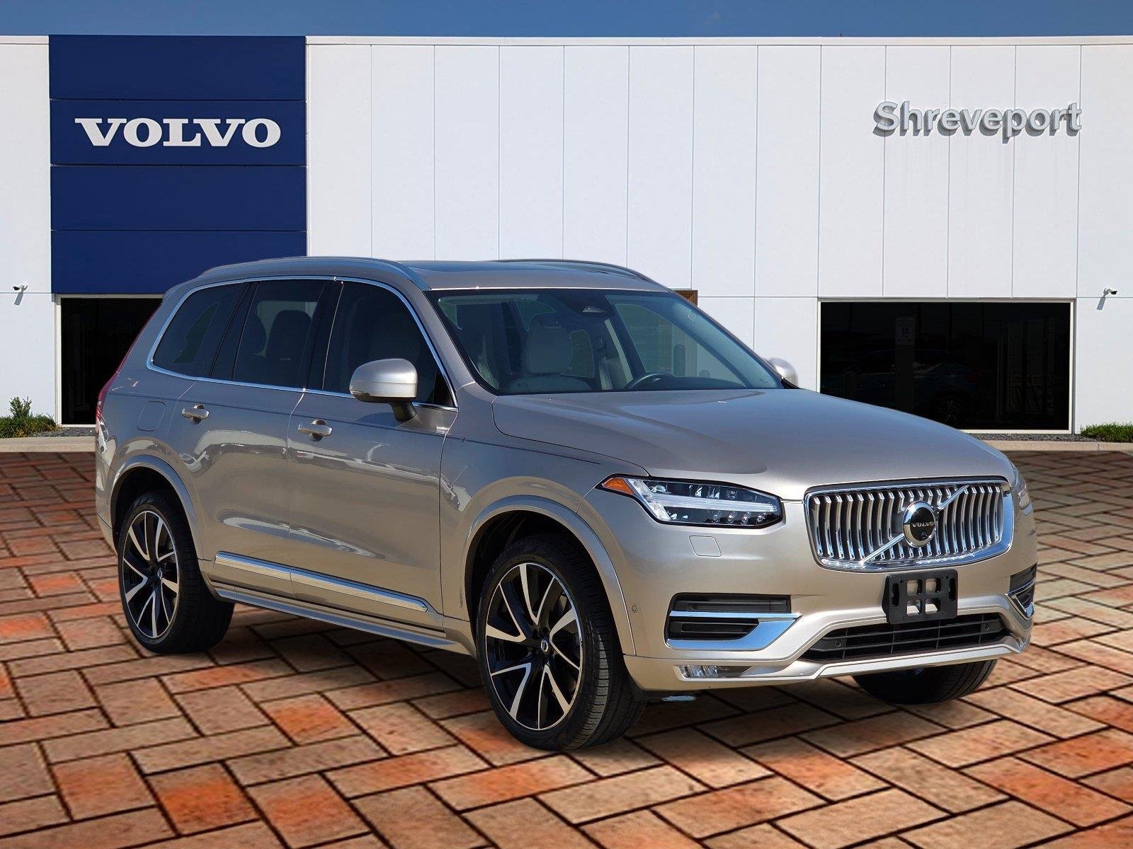Used 2023 Bright Dusk Metallic Volvo Plus image 3