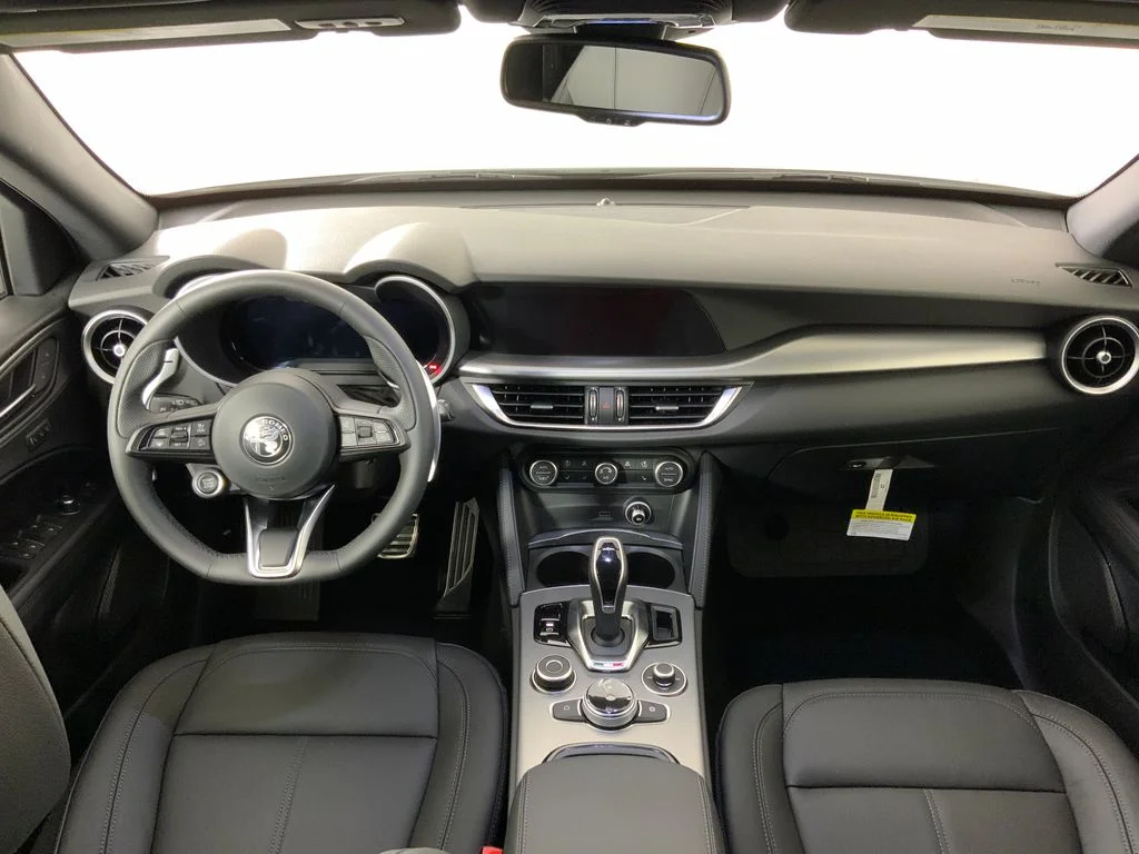 New 2025 Milano White Exterior Paint Alfa Romeo Ti image 16