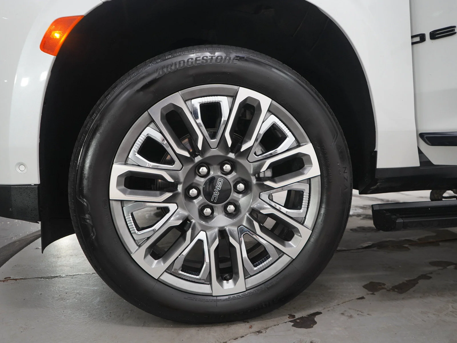 Used 2023 White Frost Tricoat GMC Denali Ultimate image 32