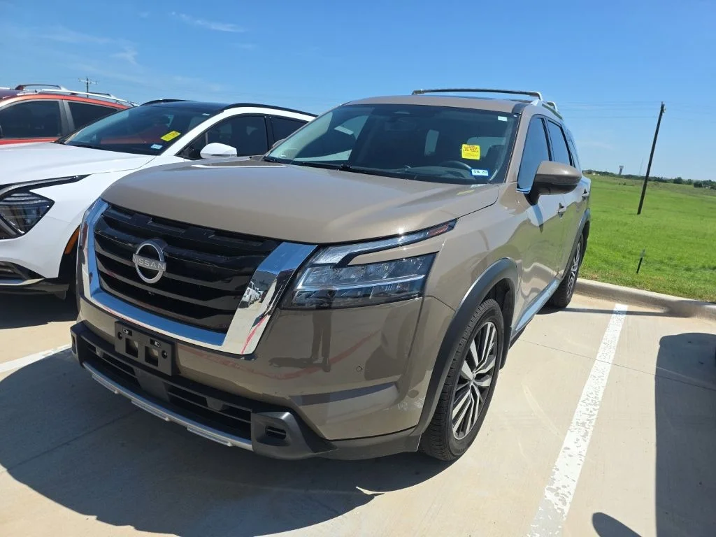 2024 Nissan Pathfinder Platinum 4WD's photo
