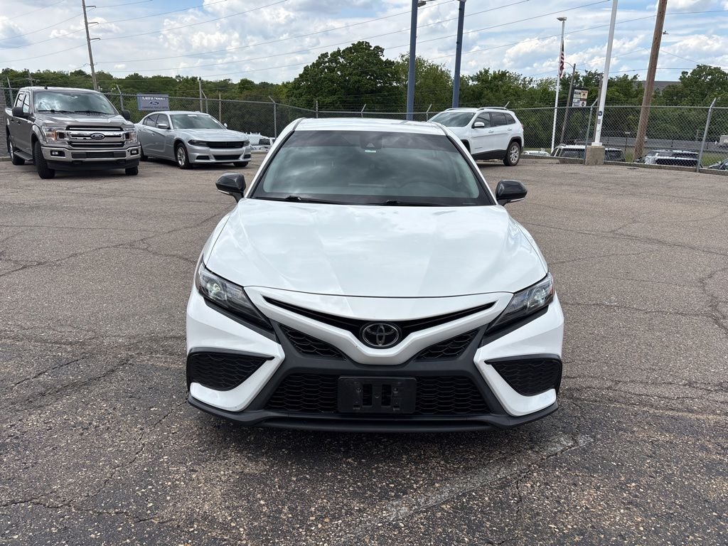 Used 2022 Toyota Camry SE with VIN 4T1G11AK9NU063580 for sale in Kansas City