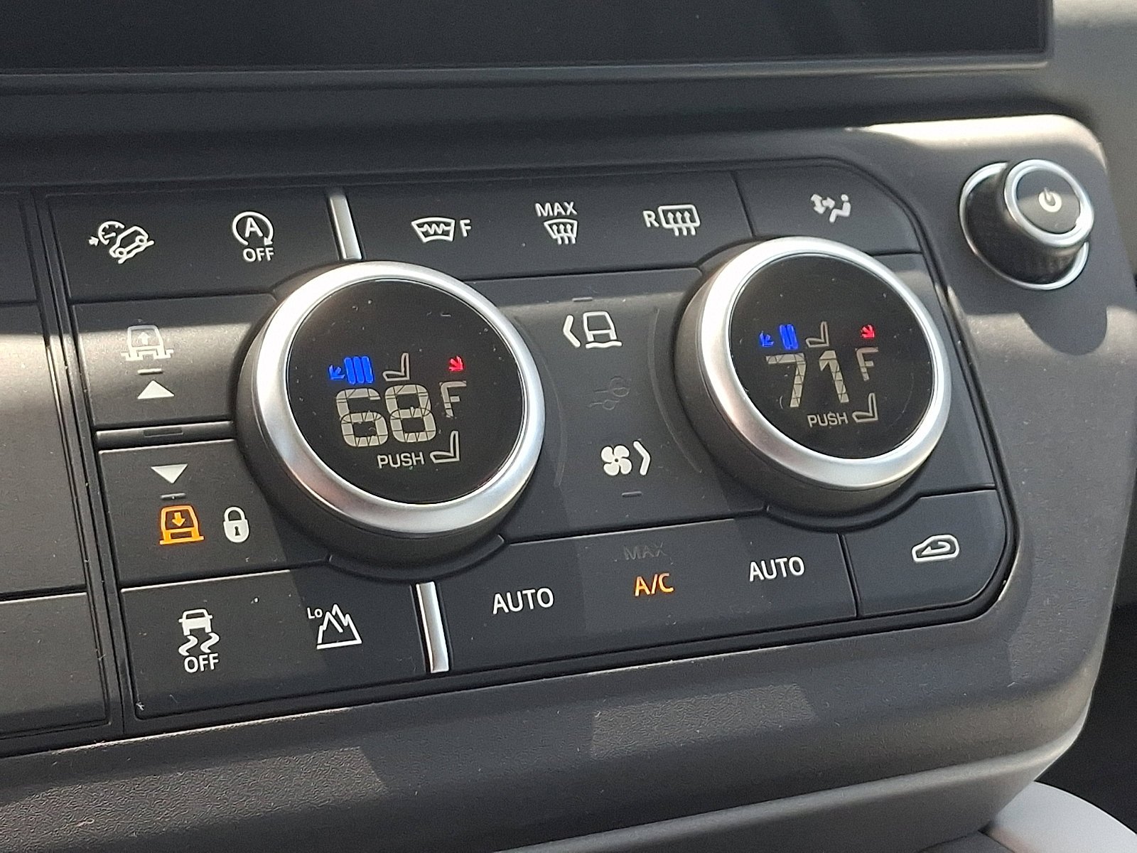 2026 Land Rover Defender V8 - Photo 14