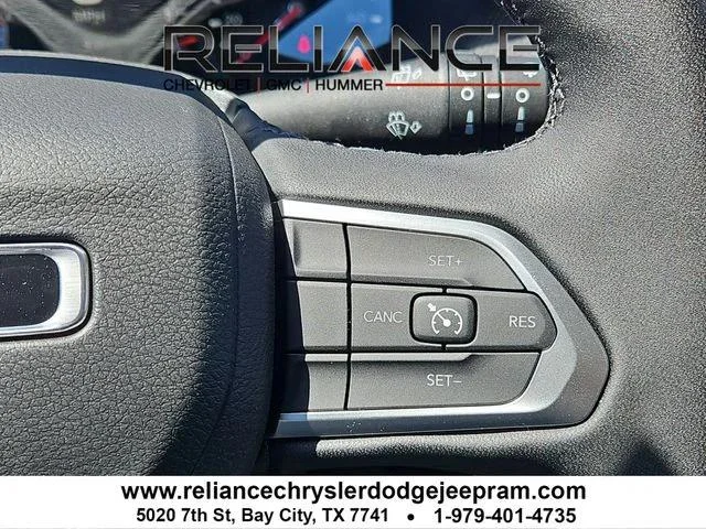 New 2026 Hydro Blue Pearl-Coat Exterior Paint Jeep Latitude image 20