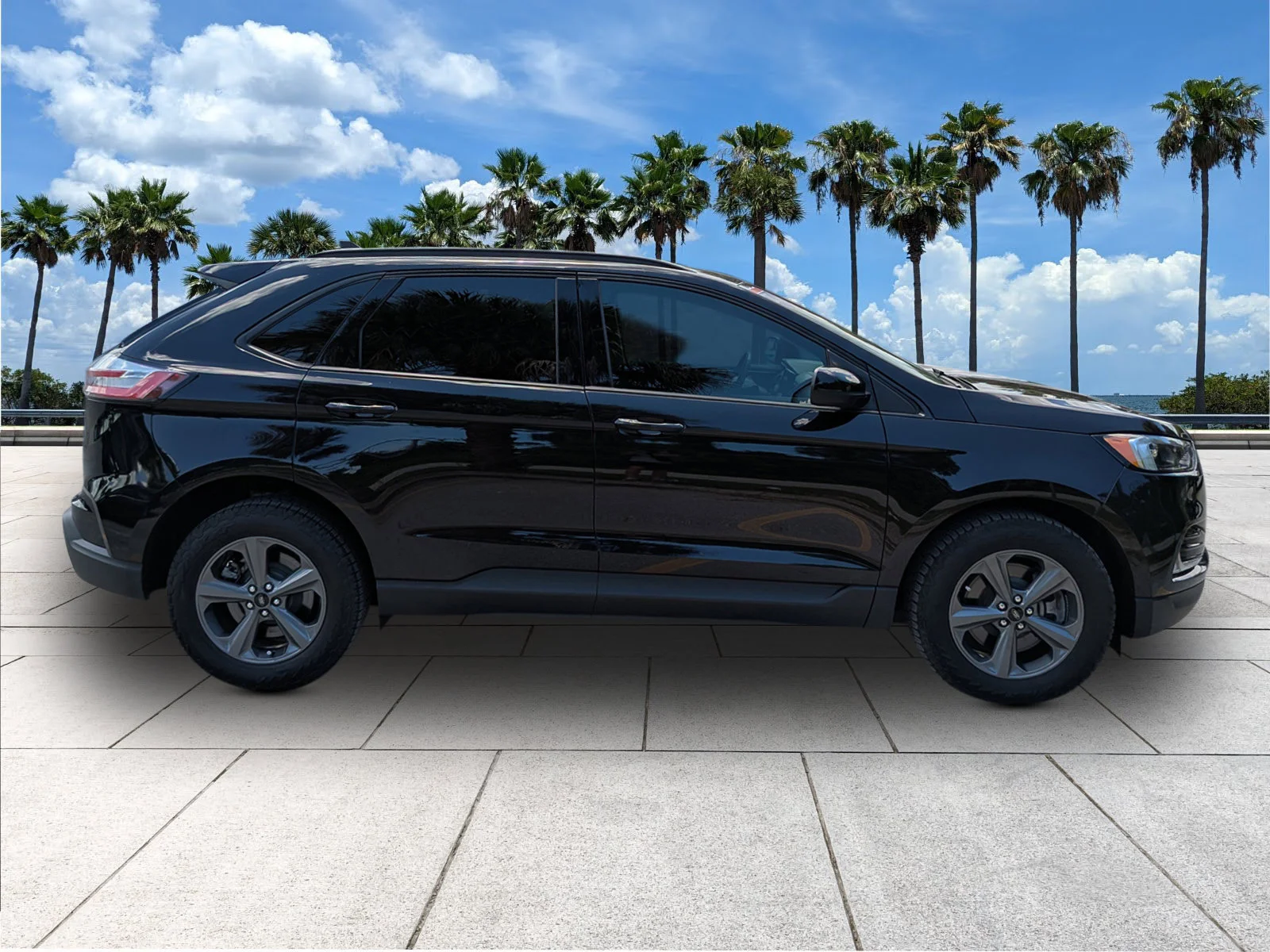 Used 2024 Agate Black Metallic Ford SEL image 9