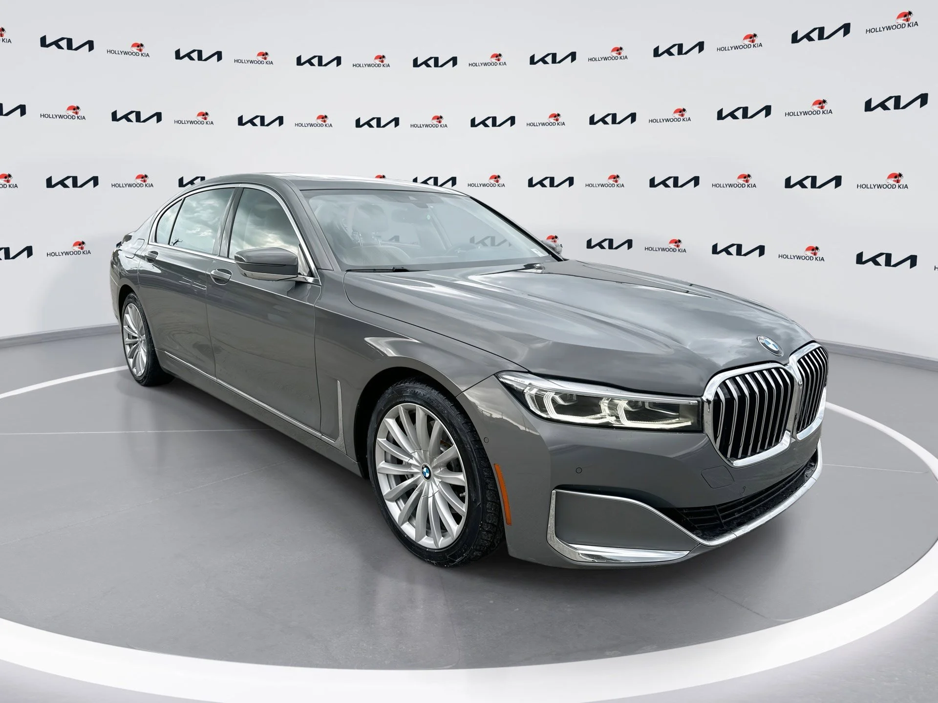 2022 BMW 7 Series 740i's photo