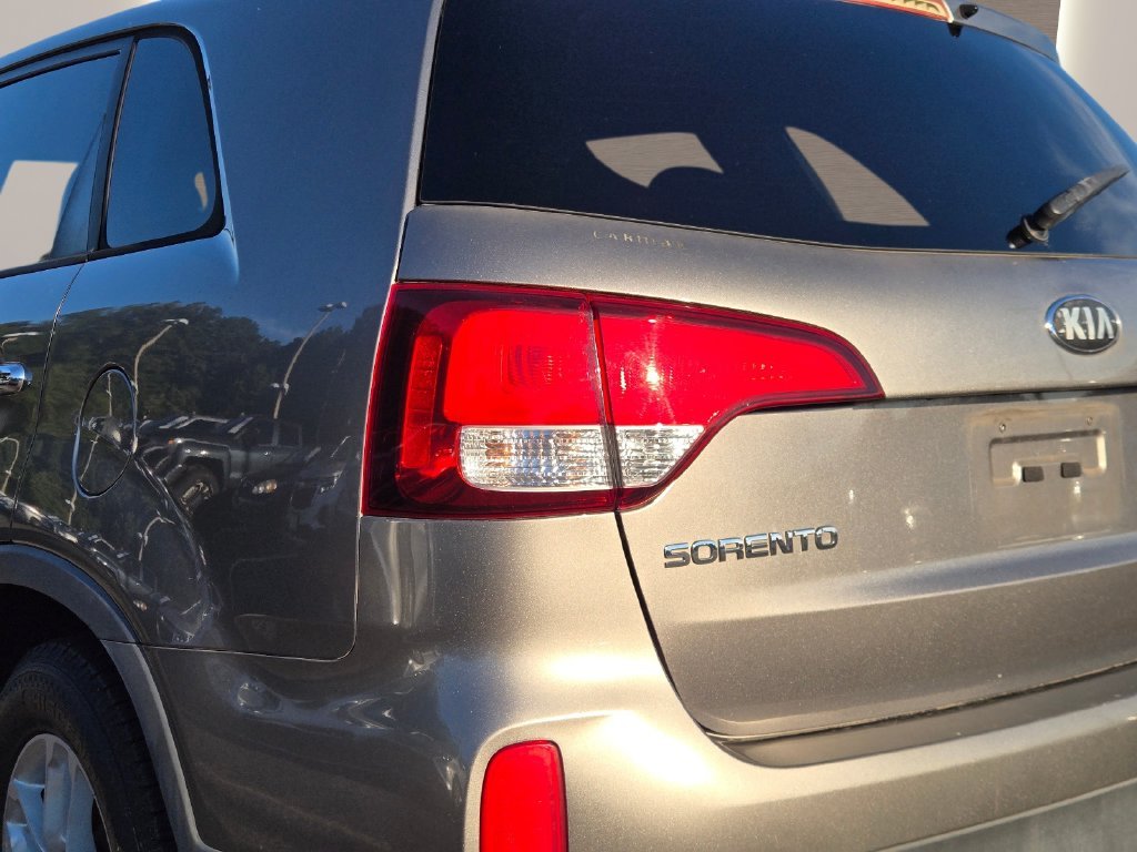 Used 2015 Silver Kia LX image 7