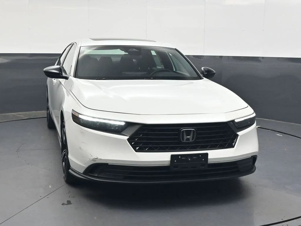 Used 2024 Platinum White Pearl Honda Sport image 9