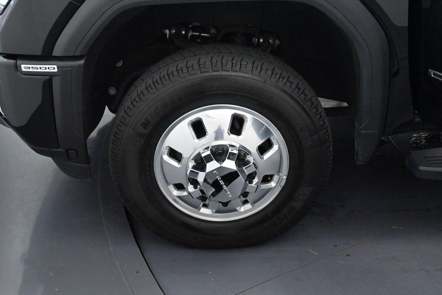 Used 2024 Onyx Black GMC Denali image 32