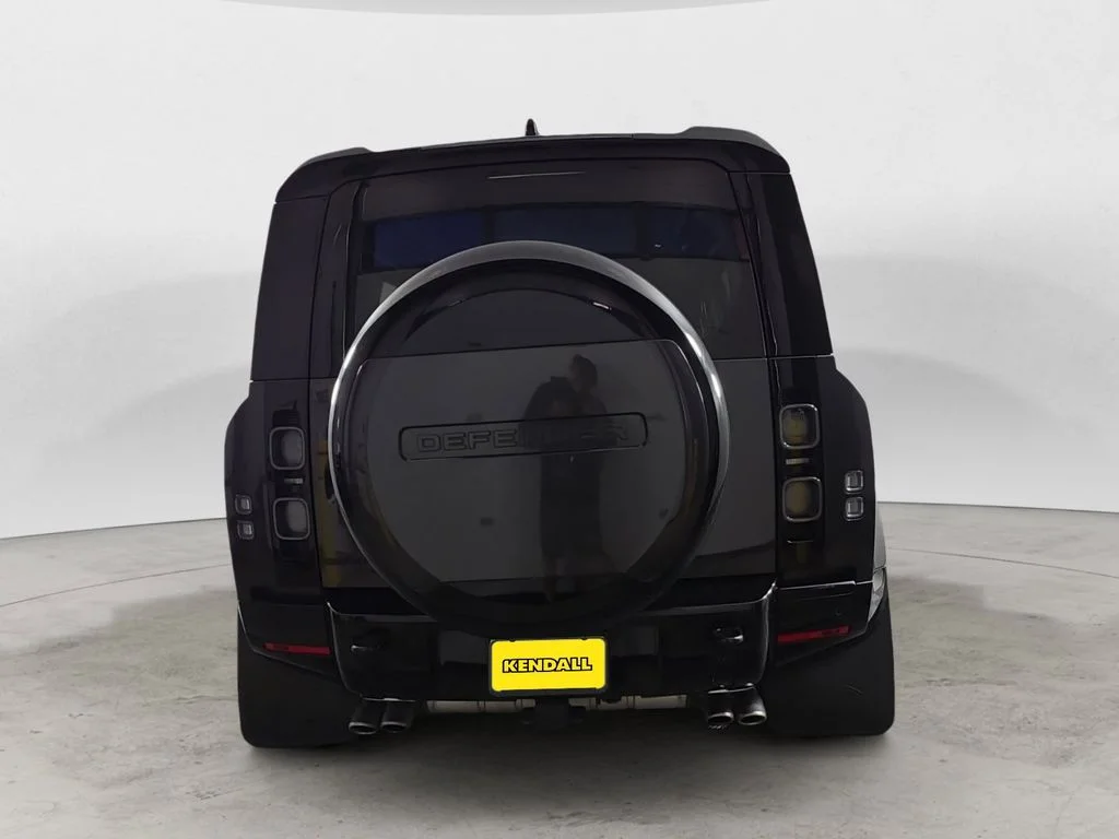 Used 2025 Gray Land Rover V8 image 4