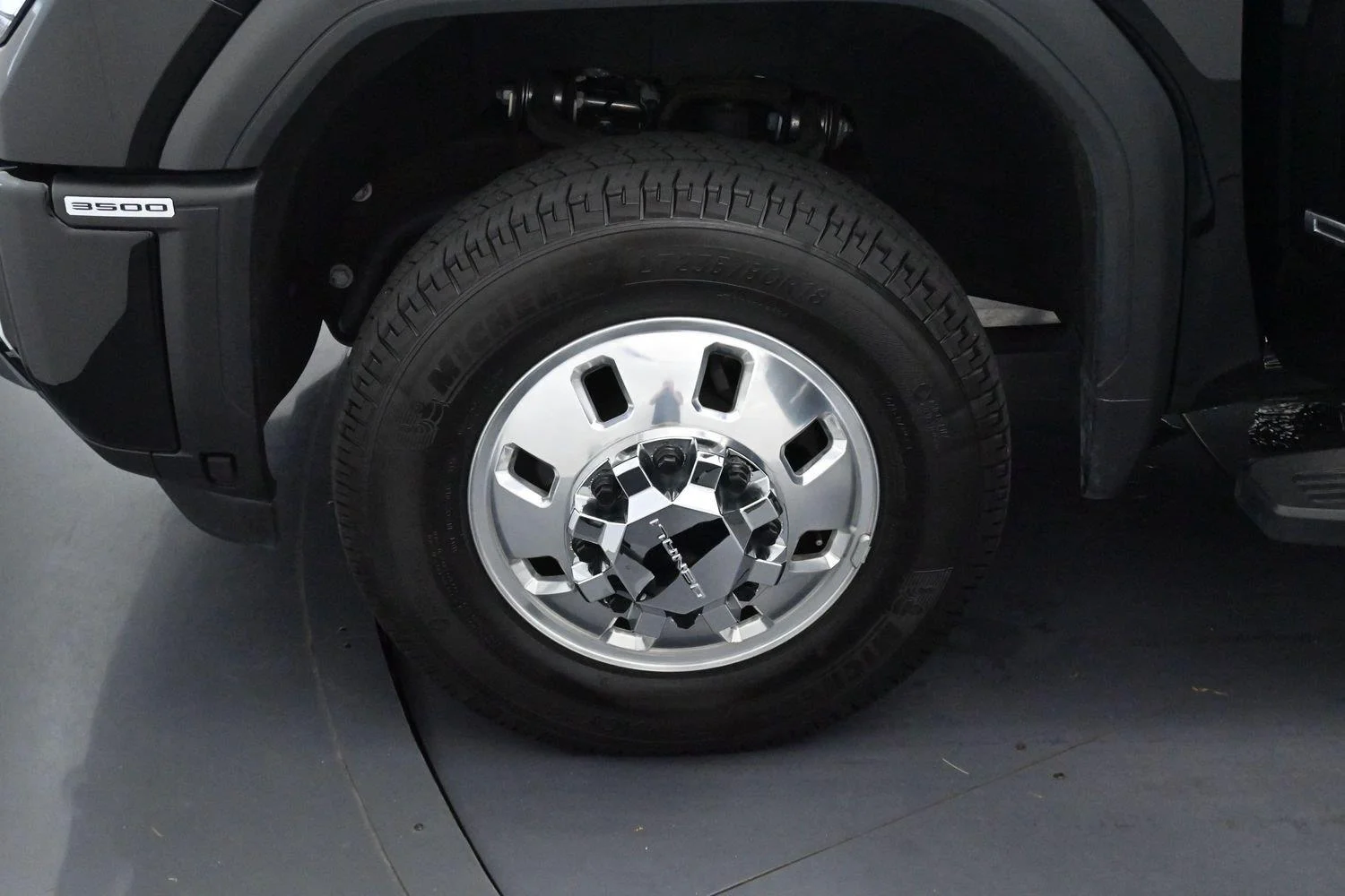 Used 2024 Onyx Black GMC Denali image 32
