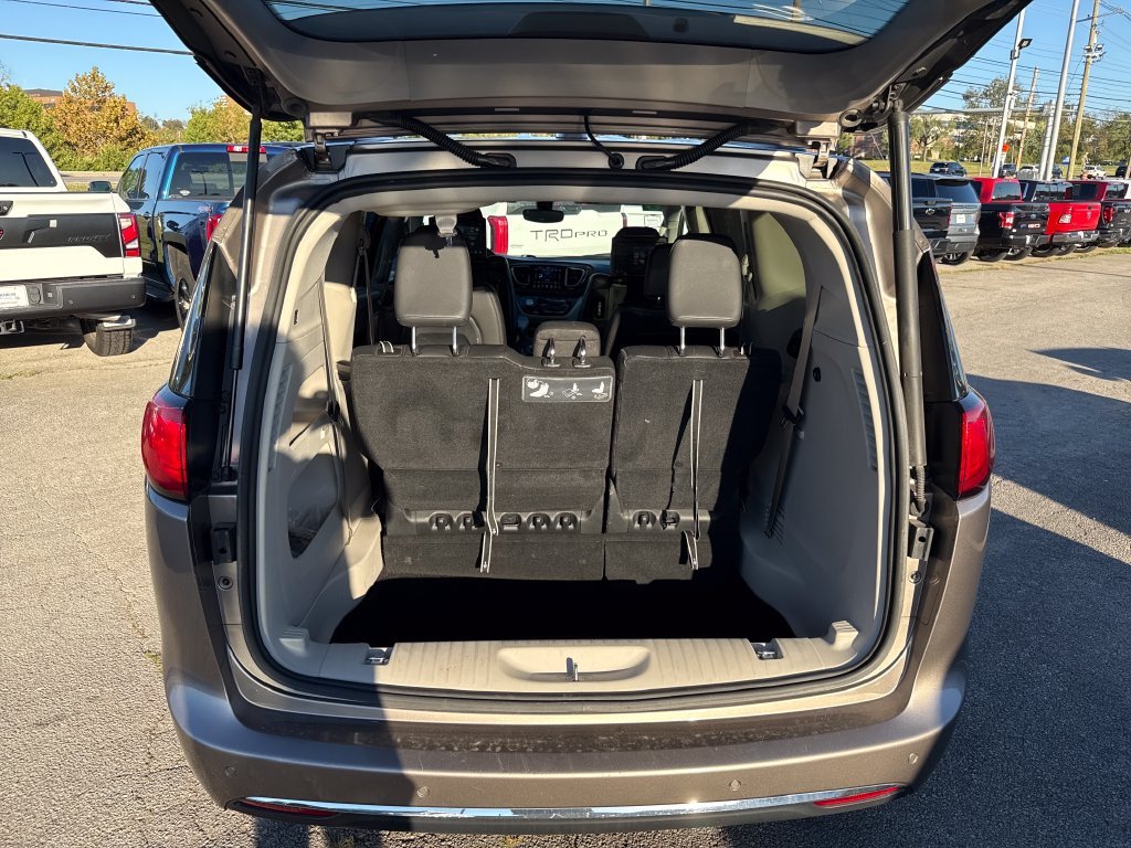 Used 2018 Silver Chrysler Touring L Plus image 9