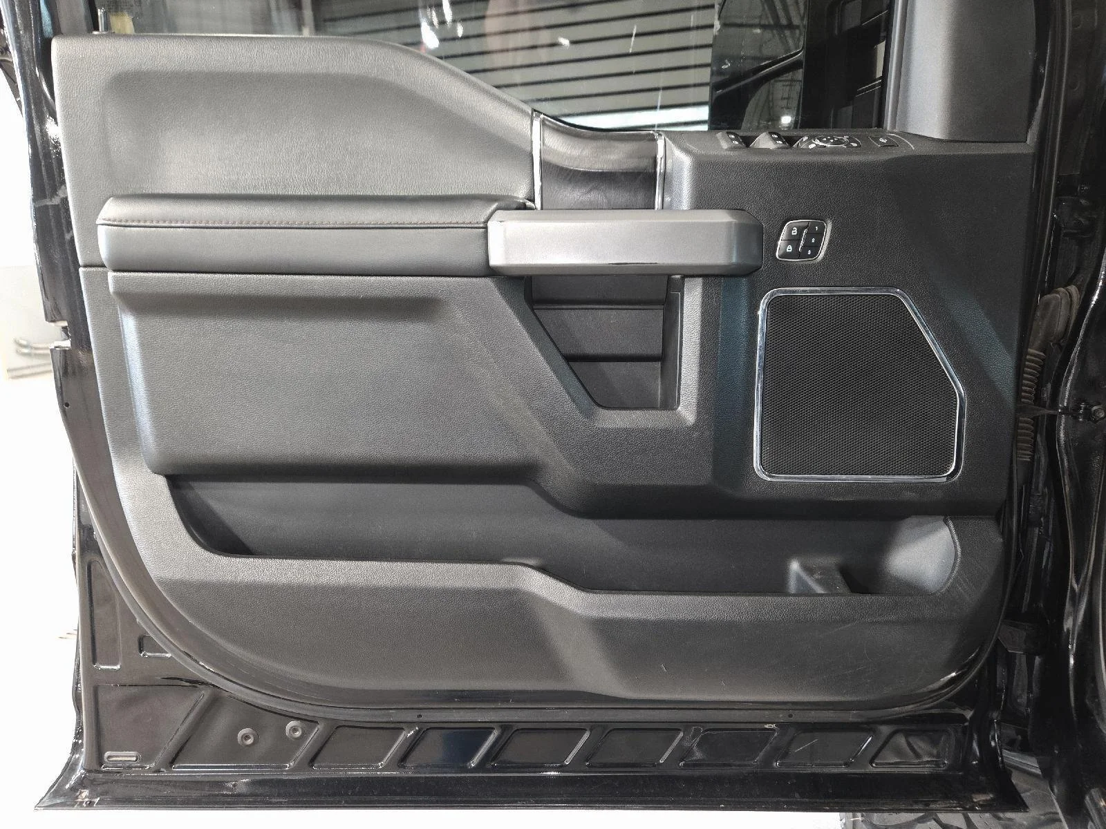Used 2019 Agate Black Ford Platinum image 15