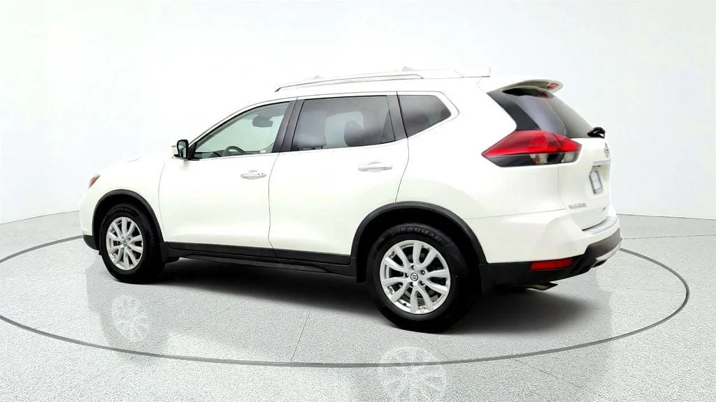 Used 2019 Pearl White Tricoat Nissan FWD SV image 7