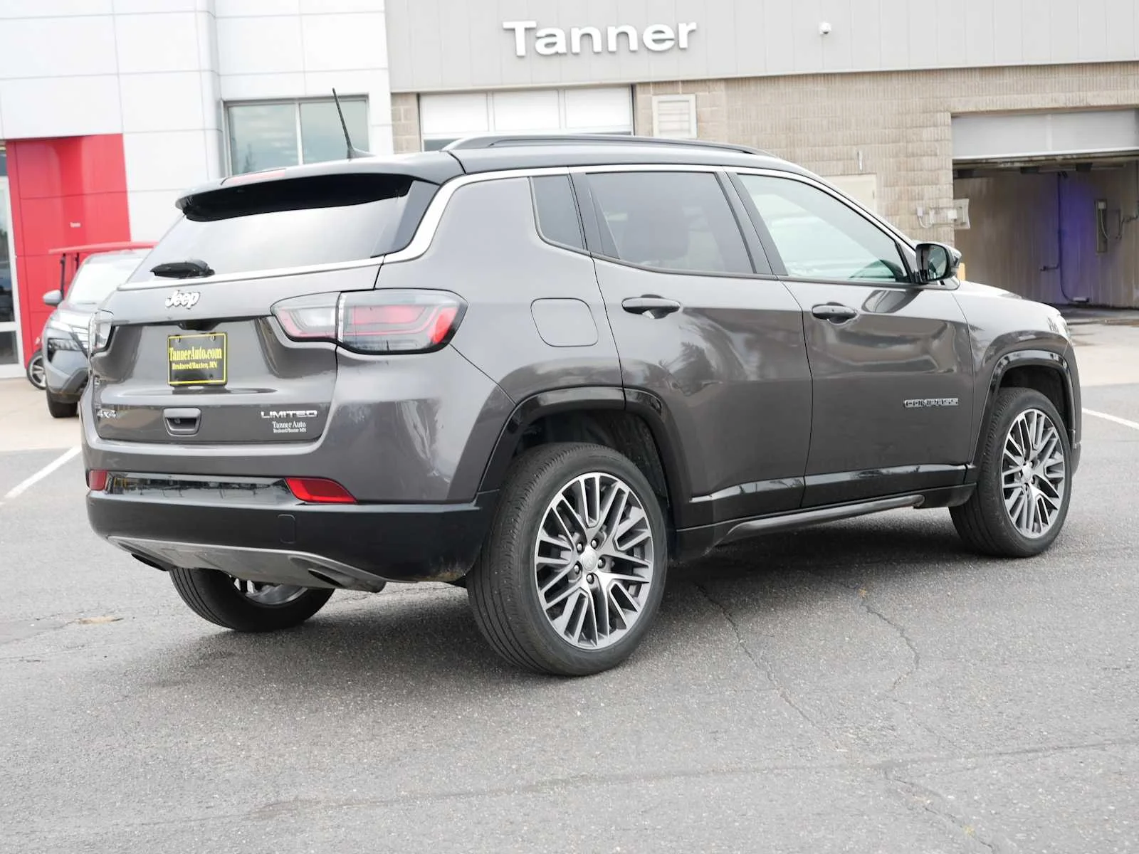 Used 2023 Granite Crystal Metallic Clearcoat Jeep Limited image 7