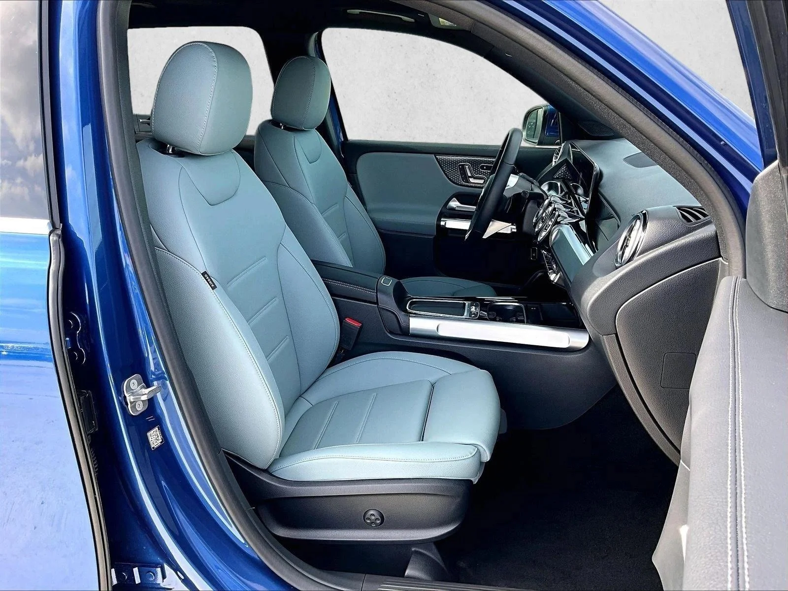 Used 2026 Starling Blue Metallic Mercedes-Benz GLB 250 image 9