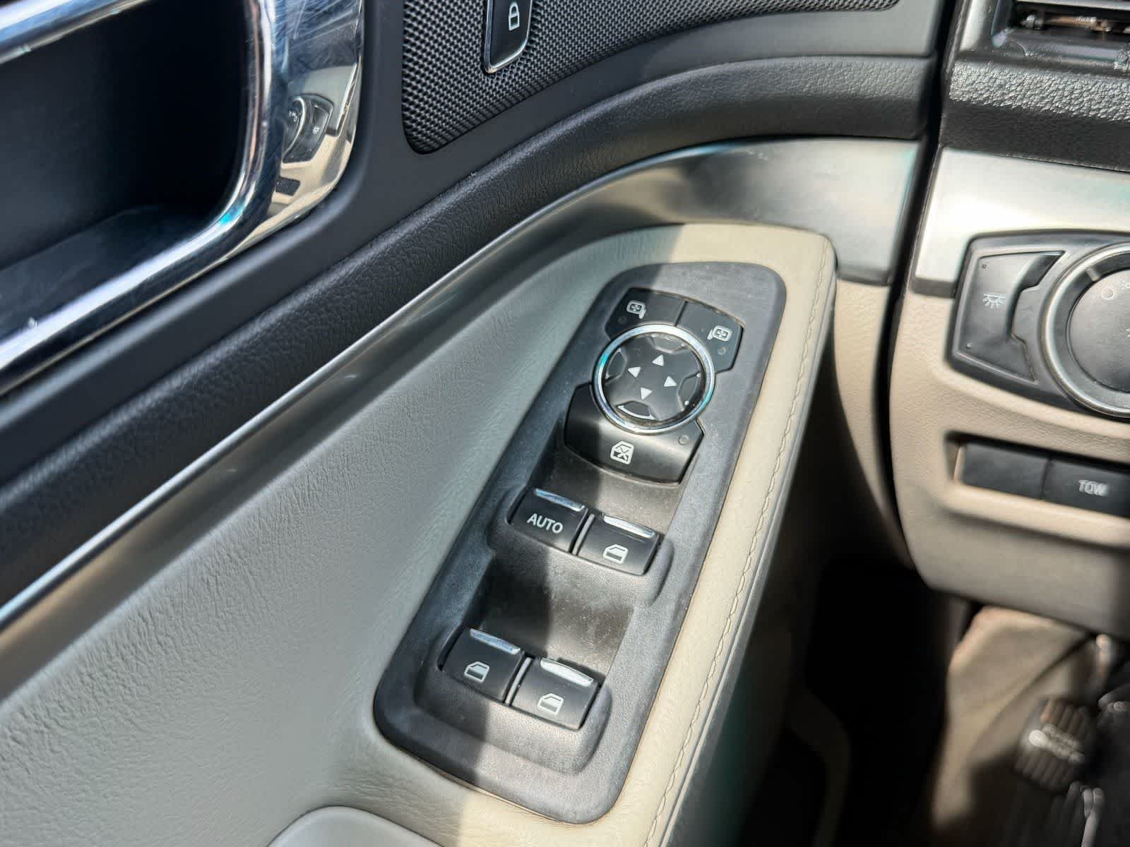 Used 2014 Oxford White Ford Base image 11