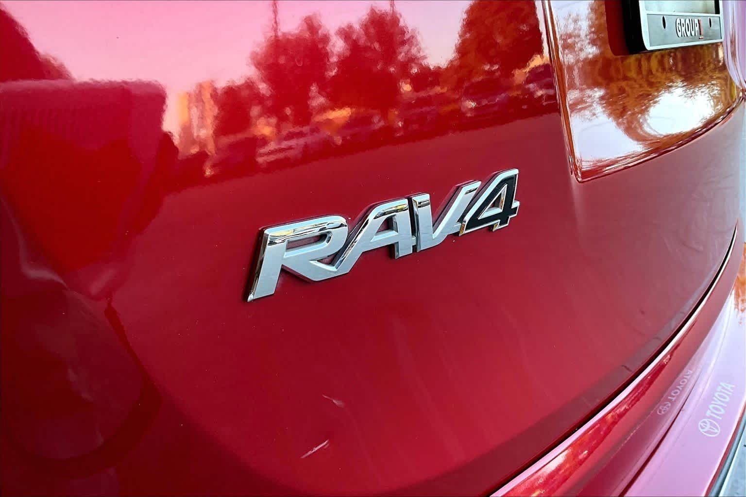 Used 2016 Barcelona Red Metallic Toyota Limited image 30