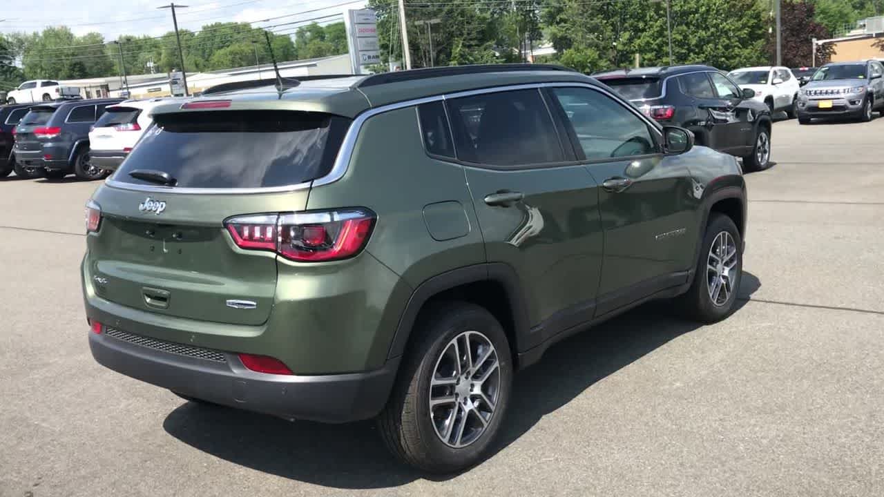 Used 2020 Olive Green Pearlcoat Jeep Latitude w/Sun/Safety Pkg image 8