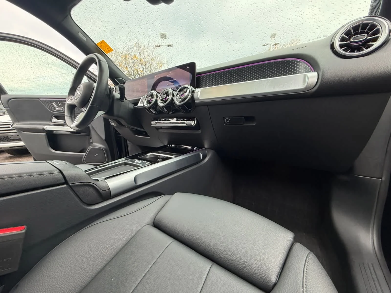 Used 2024 Night Black Mercedes-Benz GLB 250 image 29