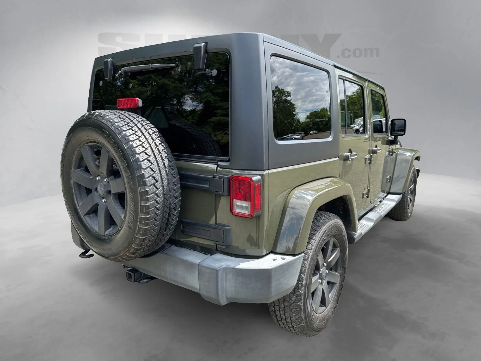 Used 2015 Green Jeep Unlimited Sahara image 10