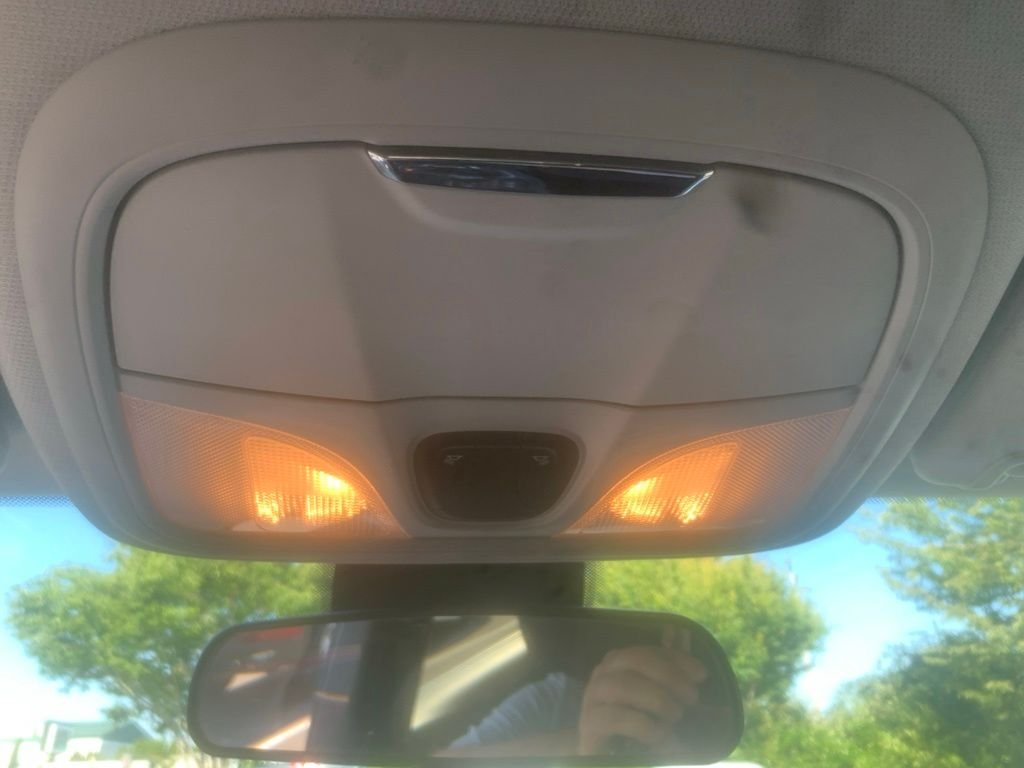 Used 2019 Diamond Black Crystal Pearlcoat Jeep Latitude image 20