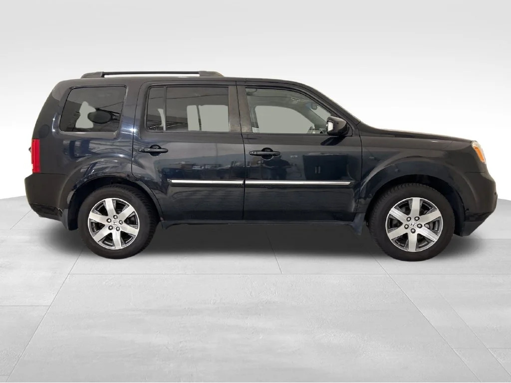 Used 2013 Black Honda Touring image 6