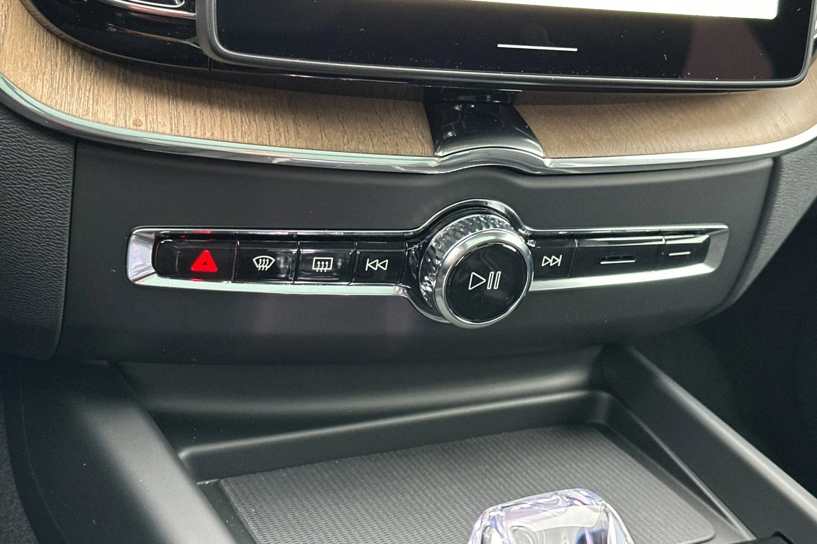 New 2026 Vapour Grey Volvo Plus image 20