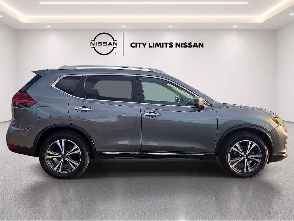 Used 2017 Gray Nissan SL image 4