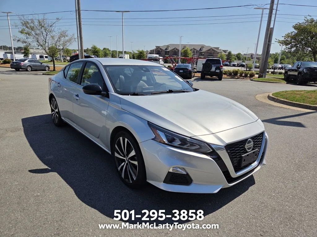 Used 2022 Silver Nissan 2.5 SR image 3