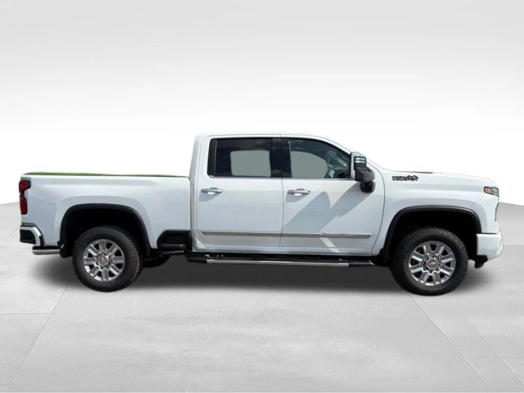 New 2025 Summit White Chevrolet High Country image 4