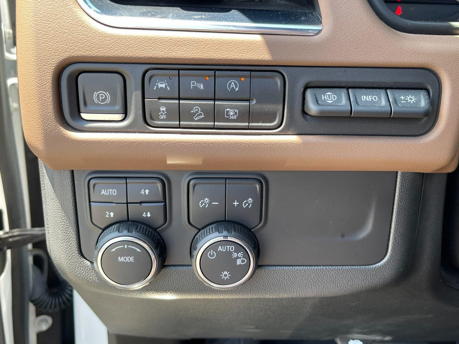 Used 2024 Iridescent Pearl Tricoat Chevrolet High Country image 17
