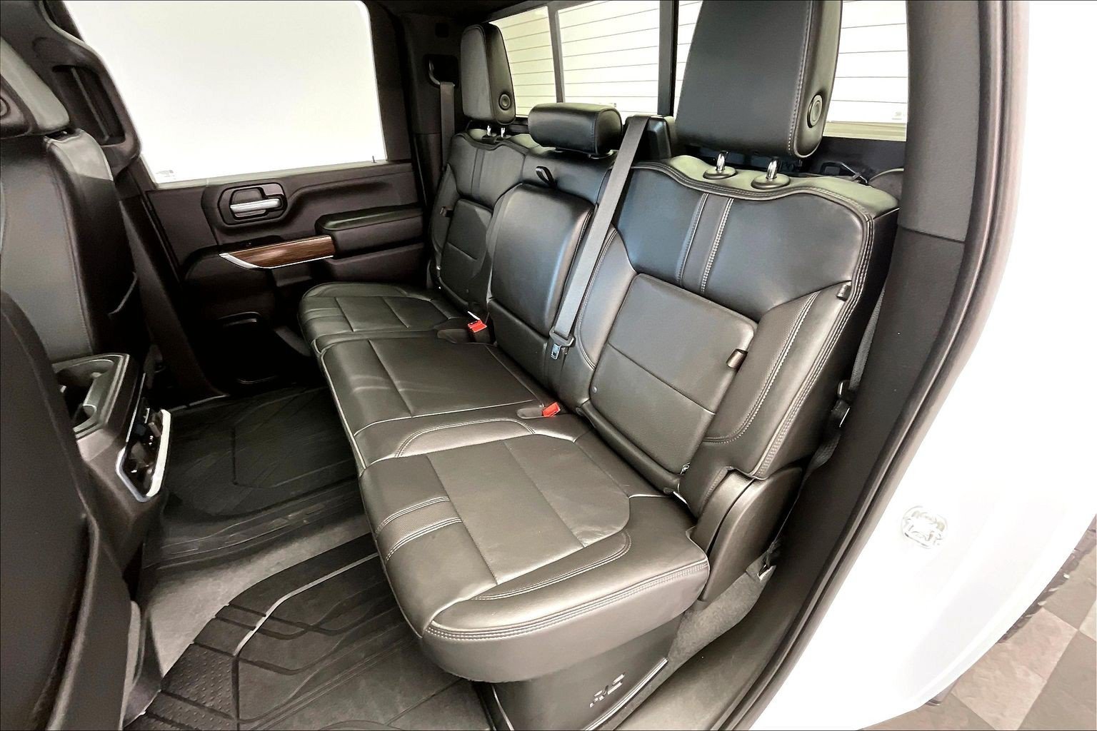 Used 2022 Iridescent Pearl Tricoat Chevrolet High Country image 19