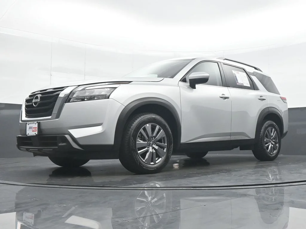 Used 2025 Silver Nissan SV image 27