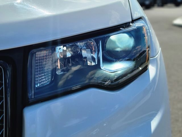 Used 2021 White Jeep Laredo X image 9