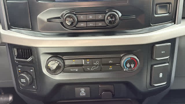 Used 2023 Oxford White Ford XLT image 19